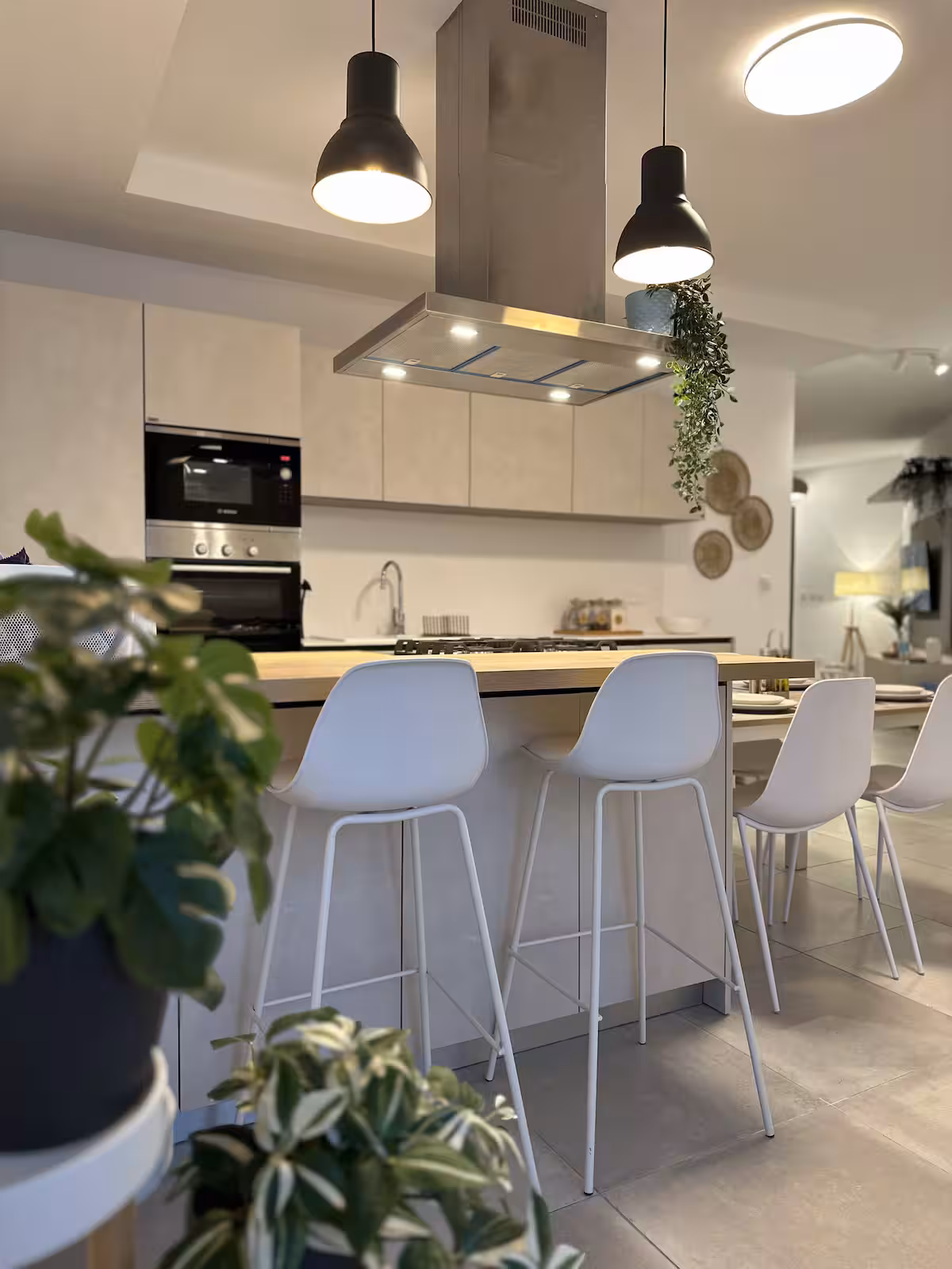 Open-plan kitchen and breakfast island at the Blue Moon apartment in Marsaxlokk
